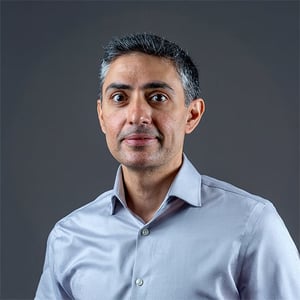 Manu-Vohra_Headshot_web